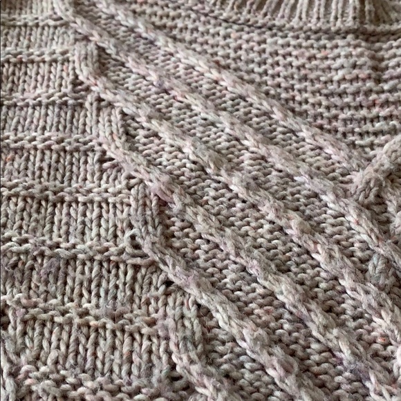 Beautiful & Cozy Sweater - Picture 2 of 4